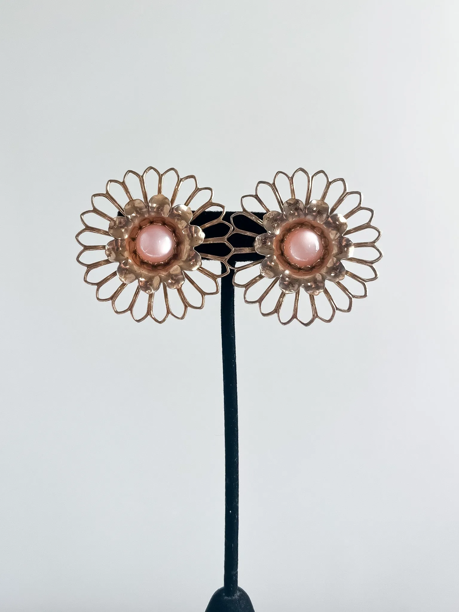 1960's Gold & Pink Pearled Daisy Clip-on Earring