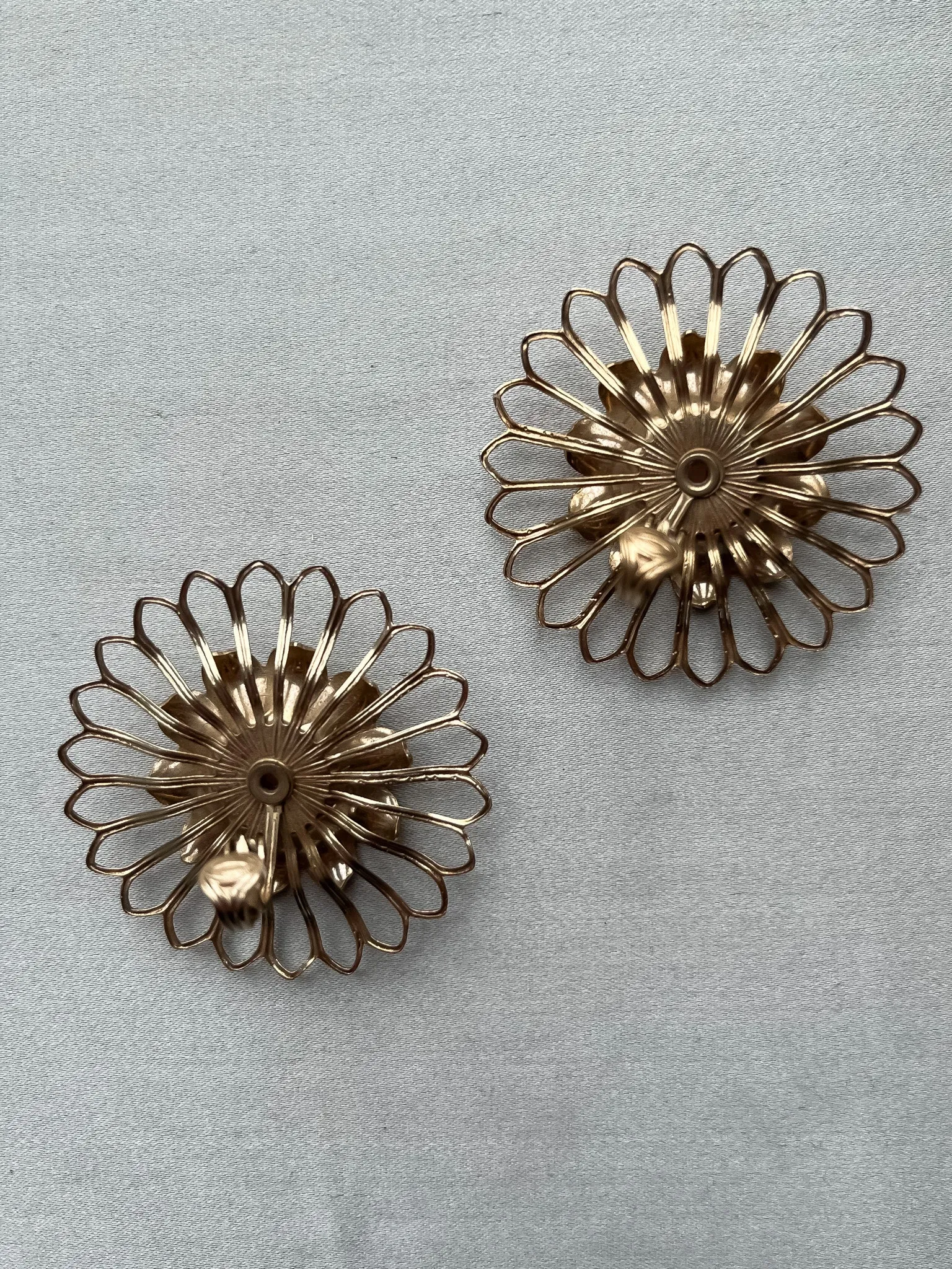 1960's Gold & Pink Pearled Daisy Clip-on Earring