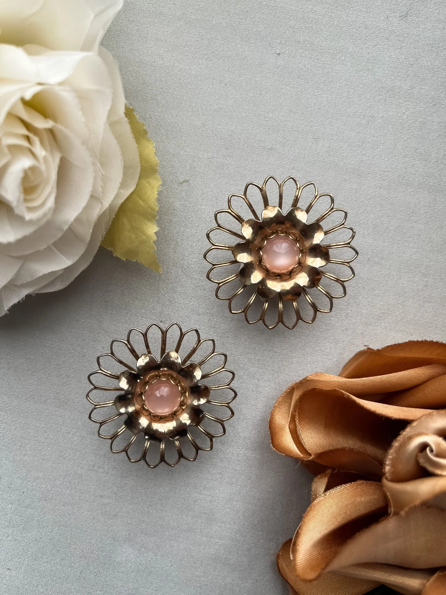 1960's Gold & Pink Pearled Daisy Clip-on Earring