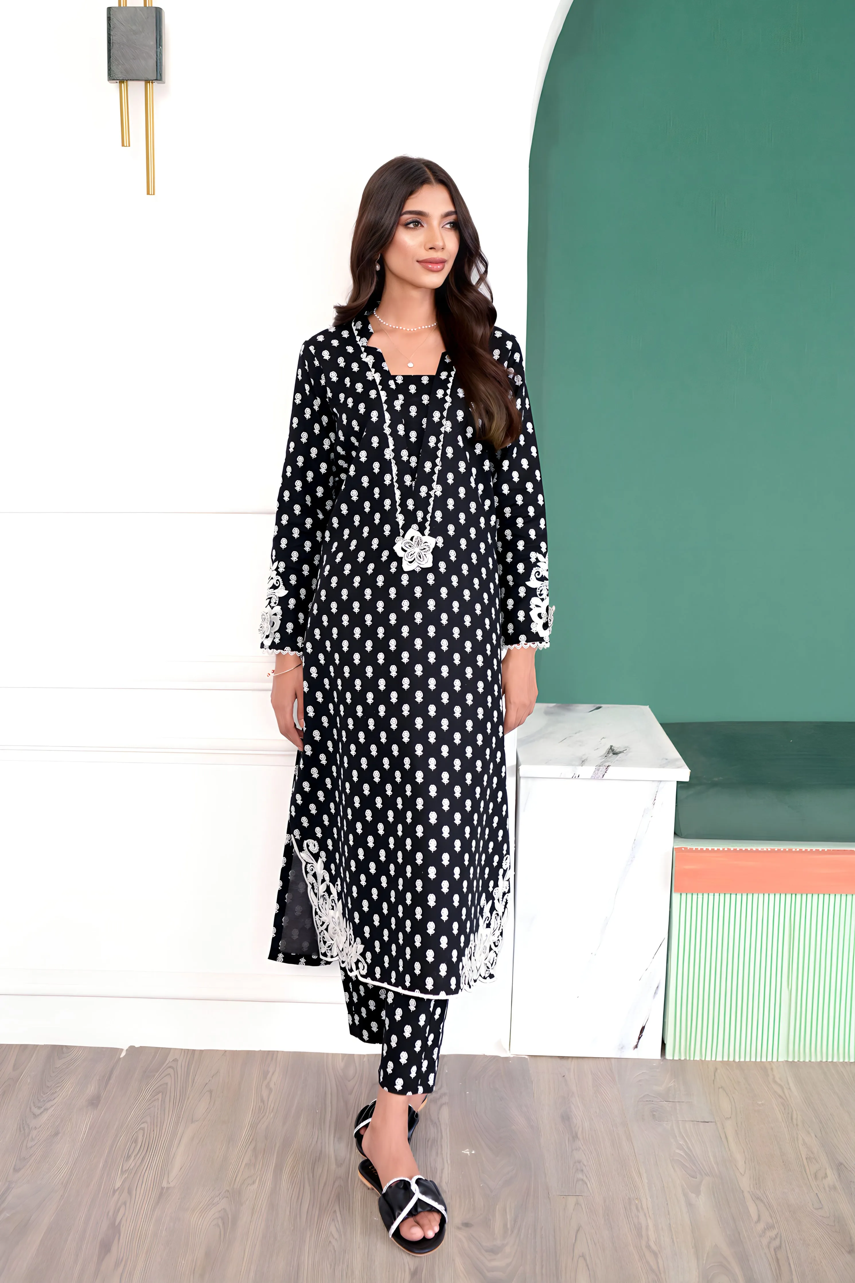 55% OFF BLACK FALL EMBROIDERED SET NPA2-23338