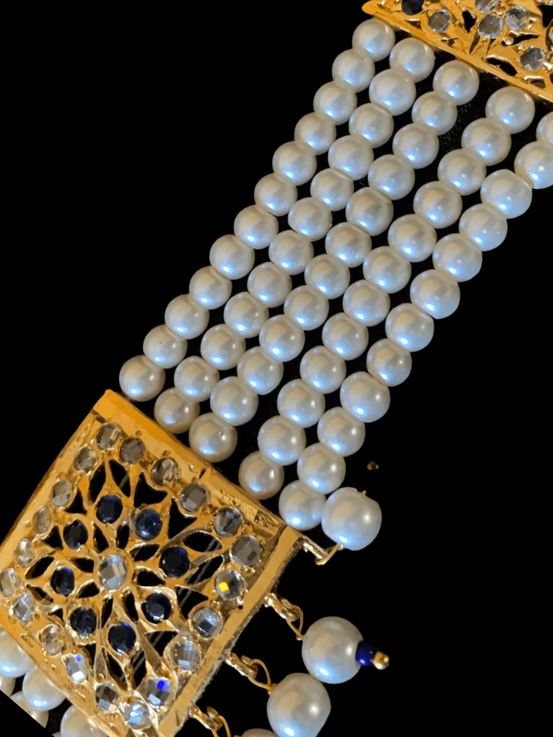 B74 Ariha  pearl bracelet - blue      ( SHIPS IN 4 WEEKS )