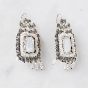 Coqueta Madre Perla Earrings