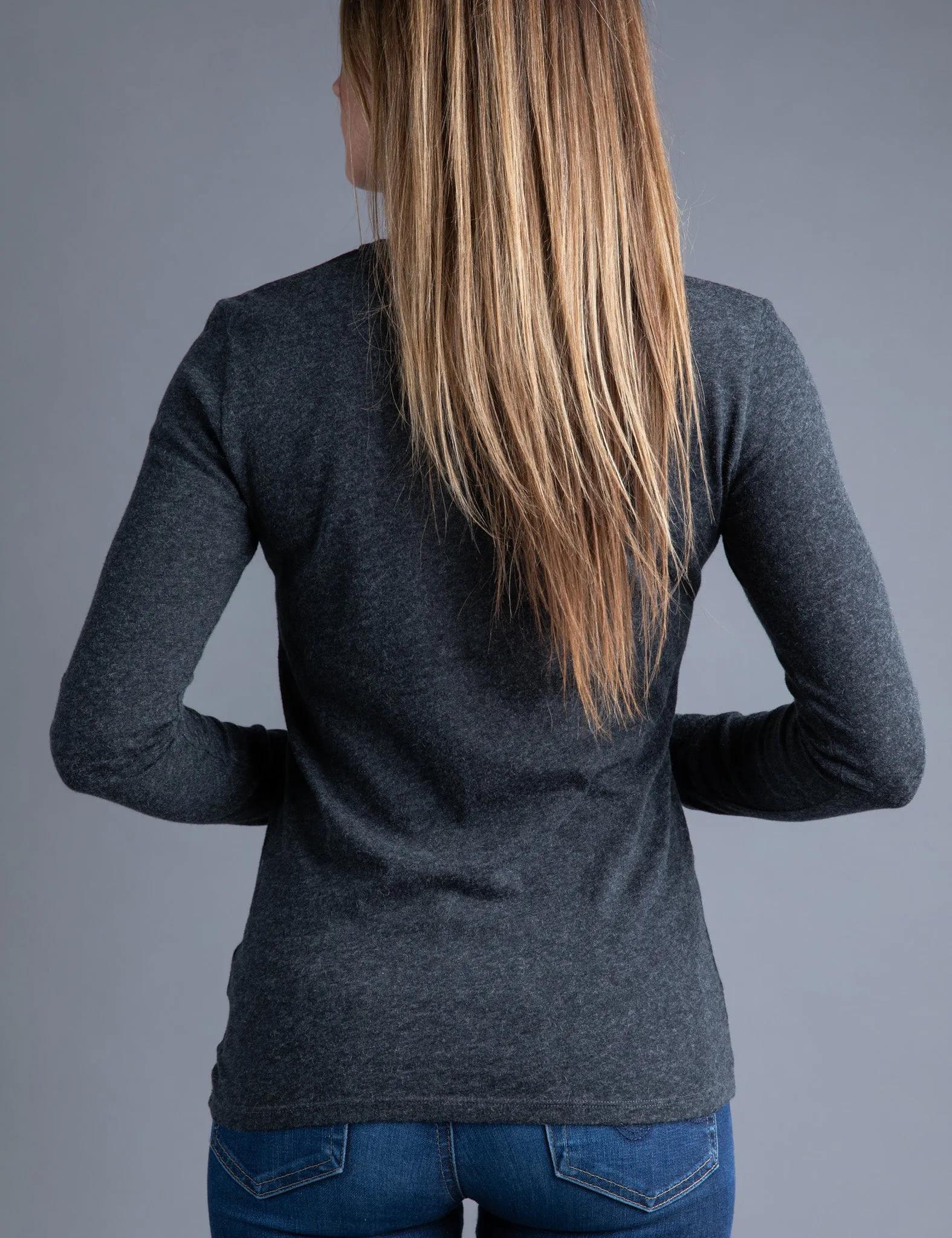 Majestic Long Sleeve Cotton/Cashmere Crewneck Tee in Anthracite