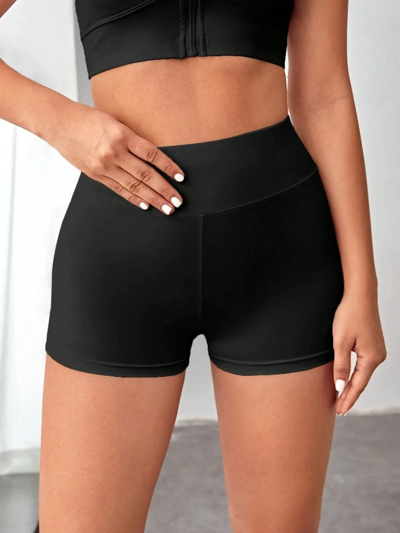 Nia Wide-waistband Flap Pockets Gym Shorts