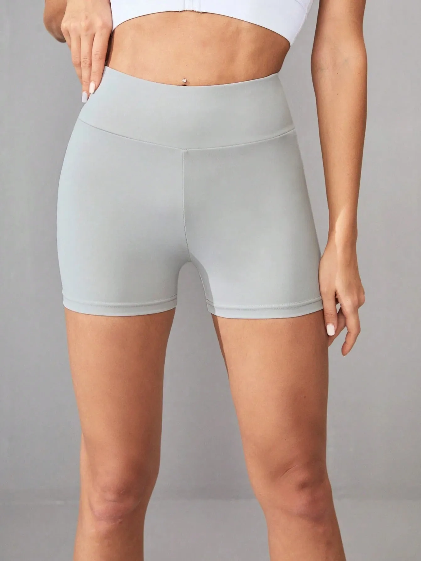 Nia Wide-waistband Flap Pockets Gym Shorts