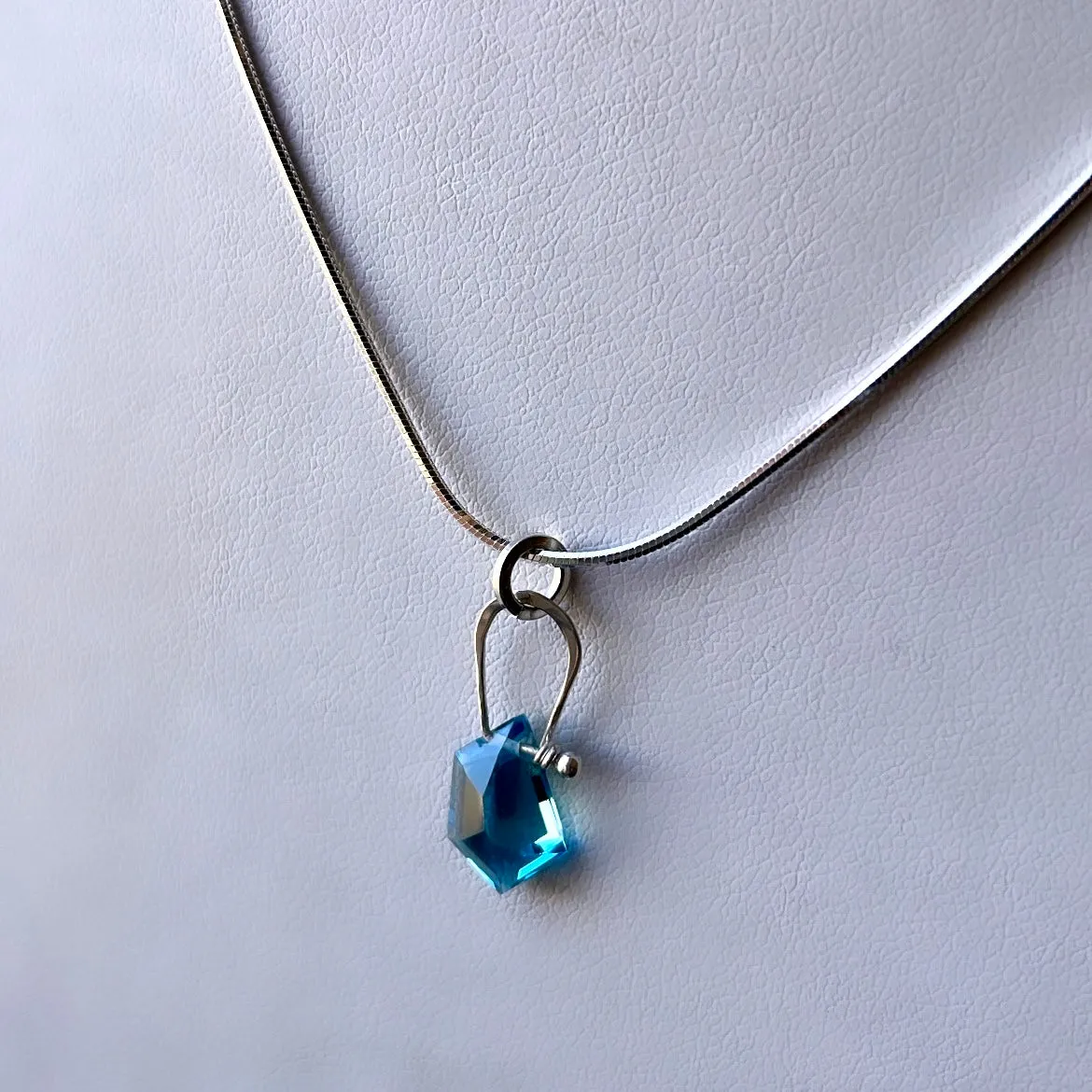 Stirrup tiny geo facet blue topaz necklace