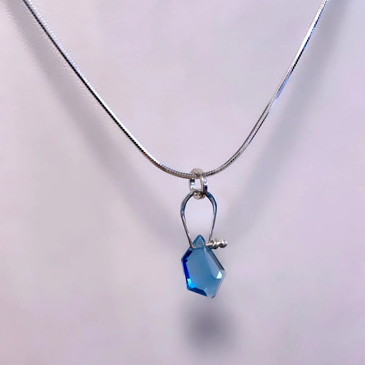 Stirrup tiny geo facet blue topaz necklace