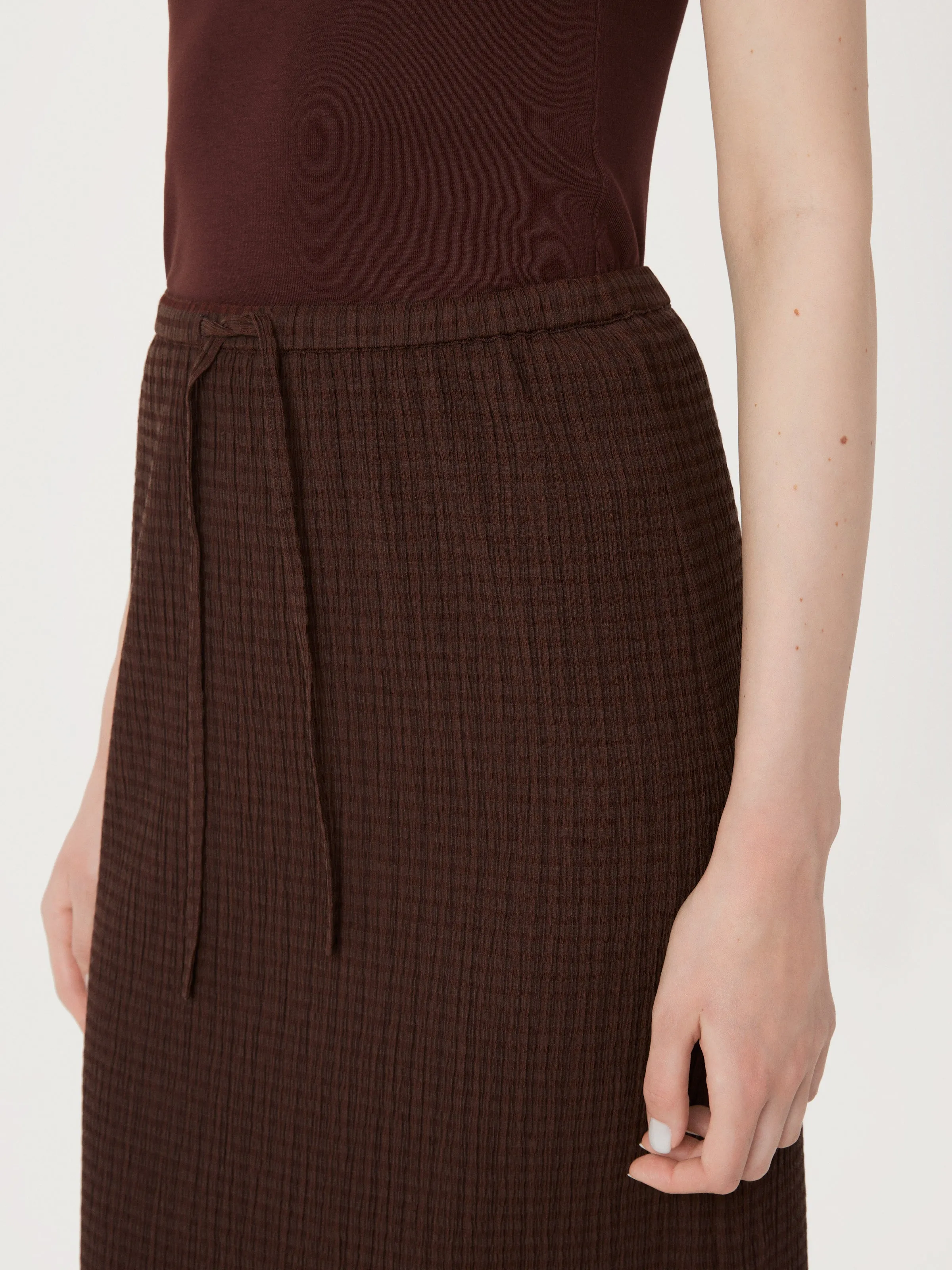 The Crinkle Textured Midi Skirt in Mahogany