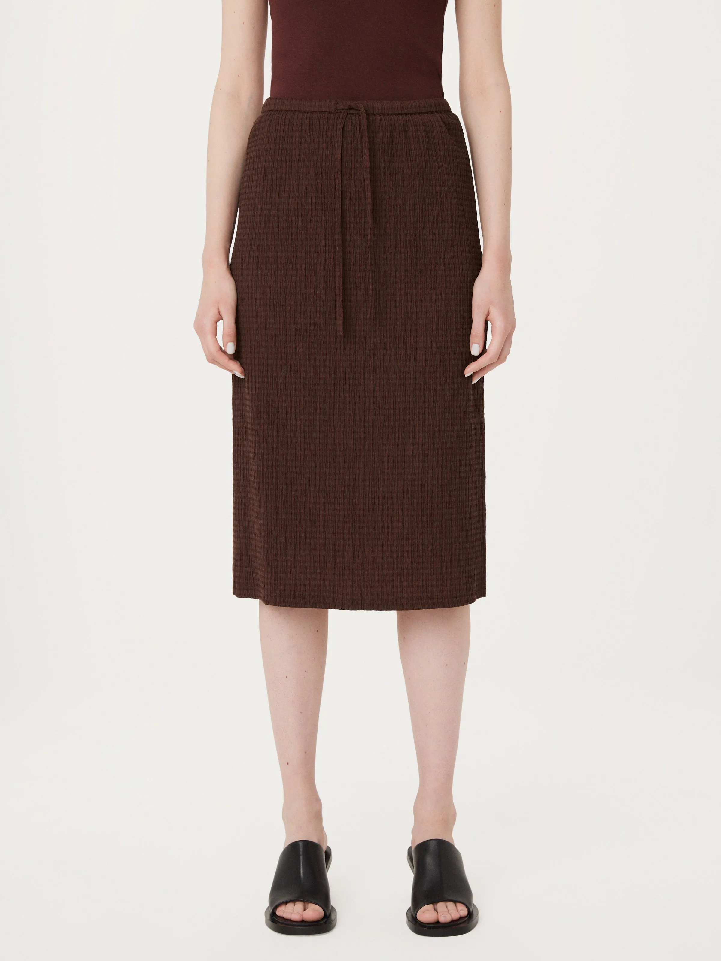 The Crinkle Textured Midi Skirt in Mahogany