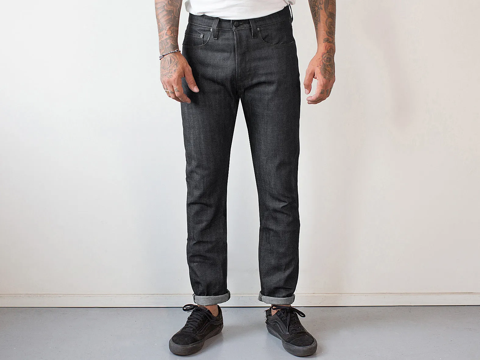 WOODLAND SELVEDGE REG/ SLIM. BLACK. 14oz